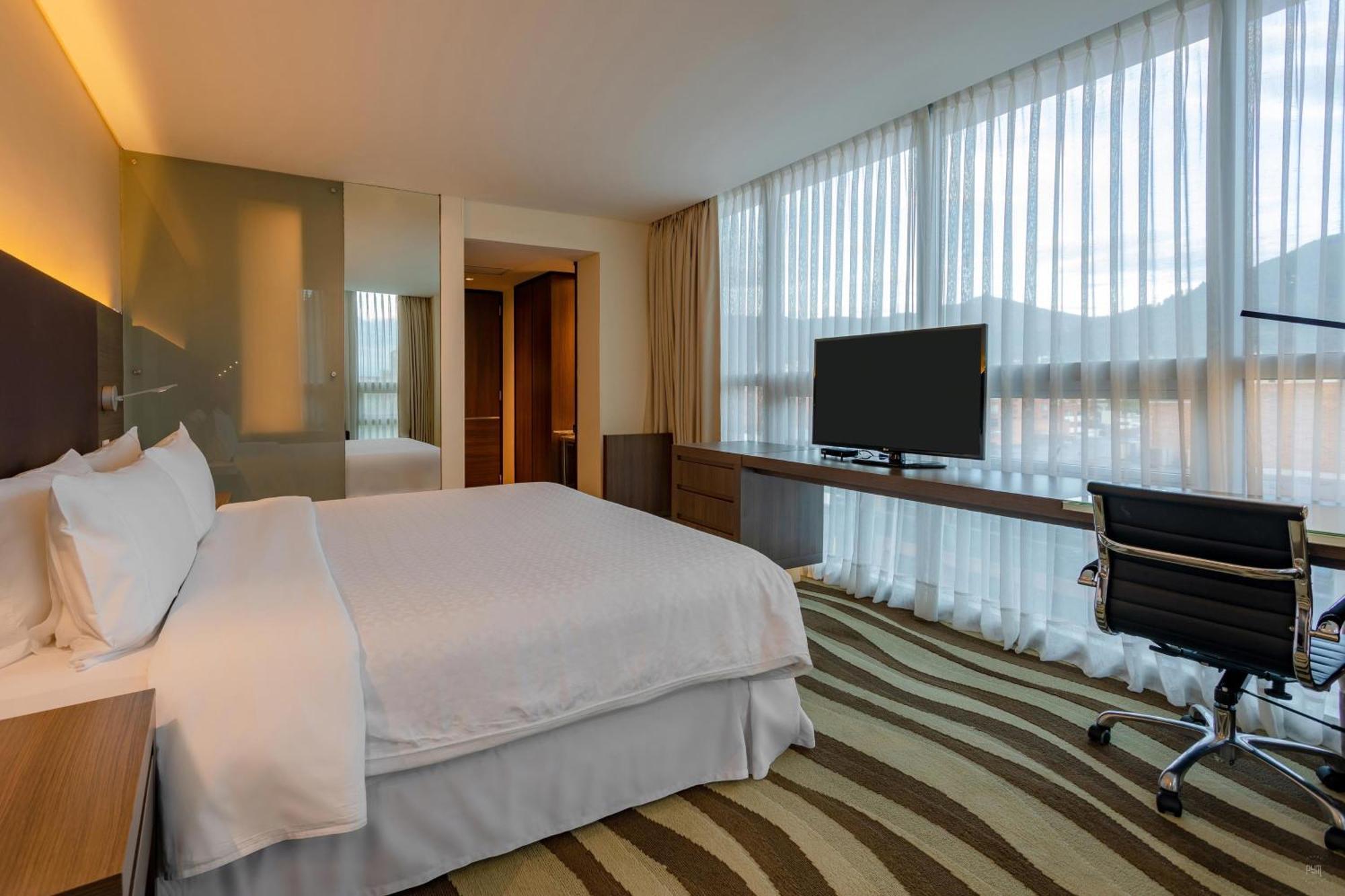 Four Points By Sheraton 酒店 4*