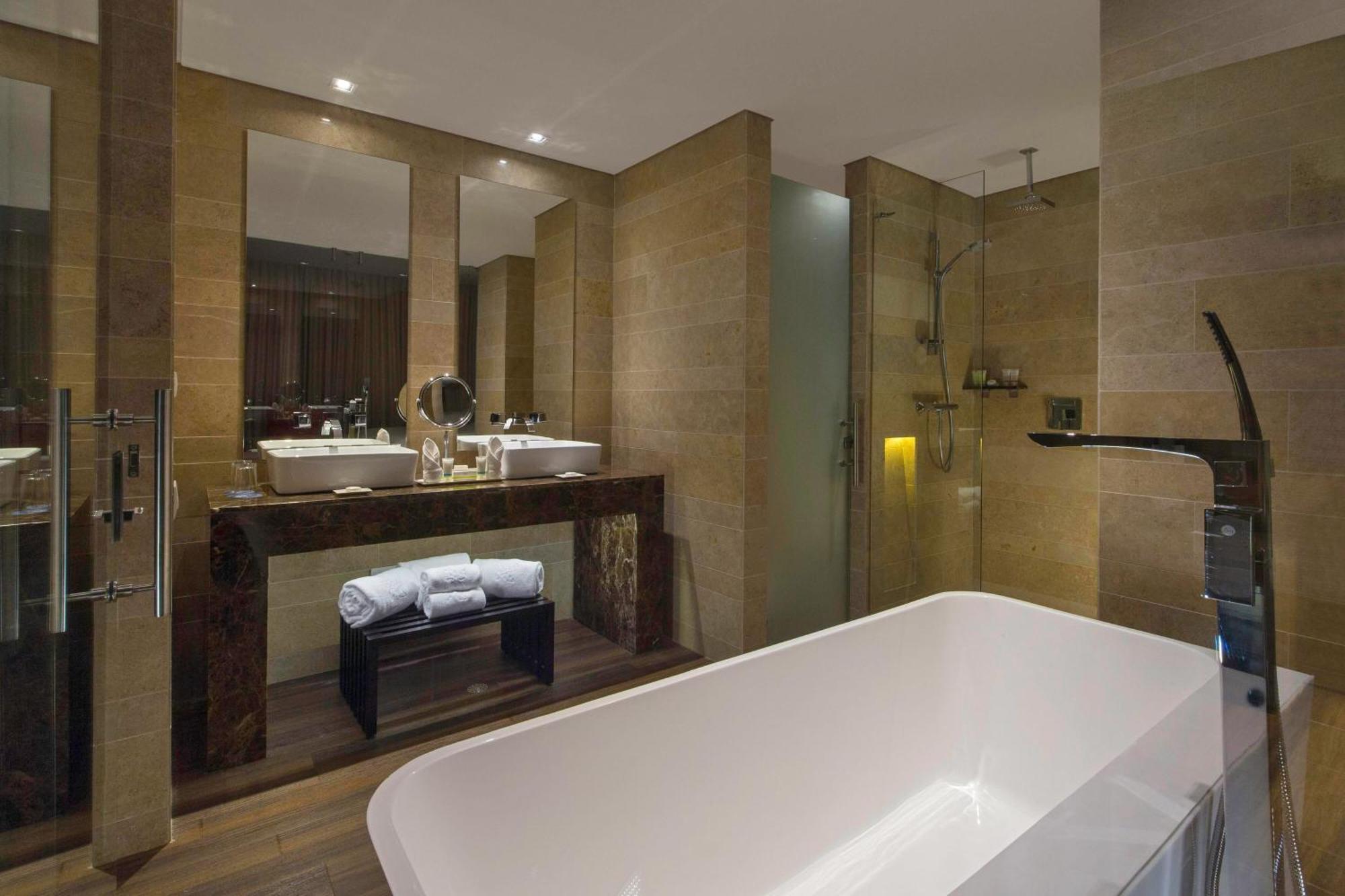 Four Points By Sheraton 酒店 4*