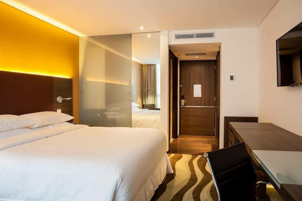 Four Points By Sheraton 酒店 4*